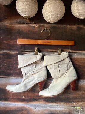 Vintage Frye fold-down ankle boots in dove grey 1980s heel booties